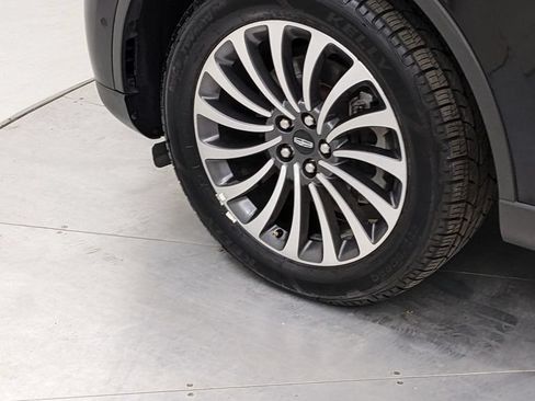 Used 2024 Lincoln Aviator Reserve AWD/4WD image 5