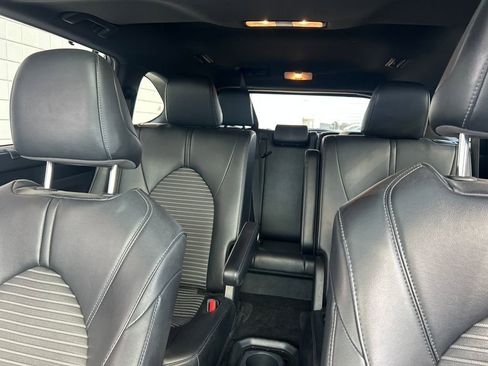 Used 2024 Toyota Highlander XSE image 19