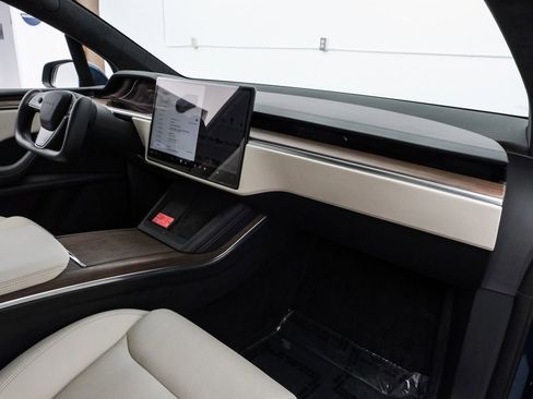 Used 2022 Tesla Model X image 20