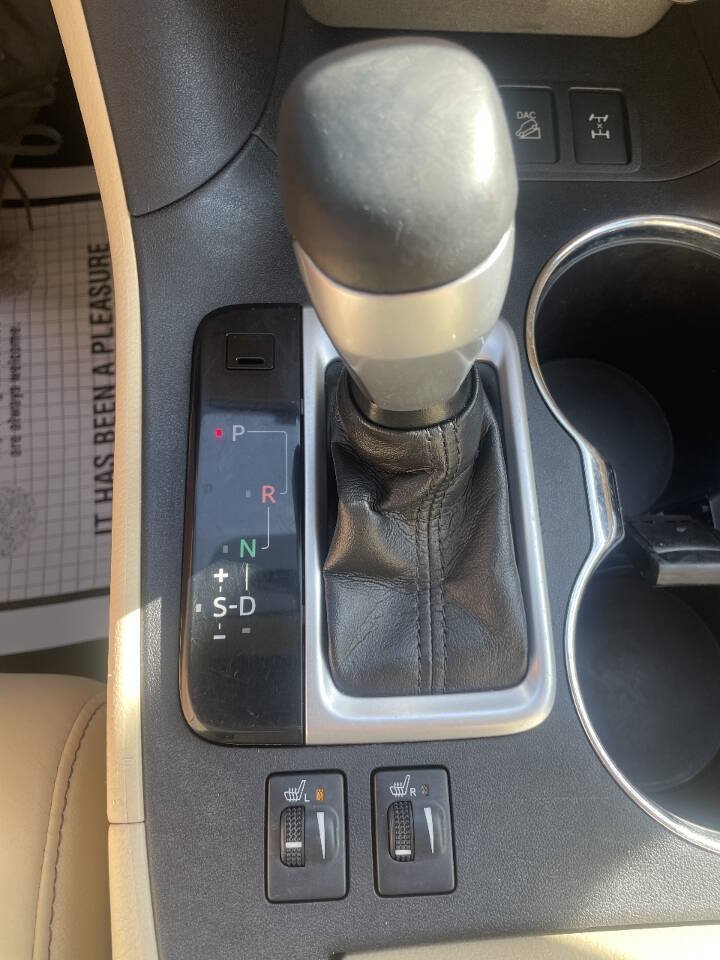 Used 2016 Toyota Highlander XLE AWD/4WD image 24