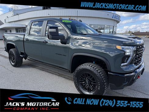 Used 2025 Chevrolet Silverado 2500 ZR2 w/ Technology Package image 5