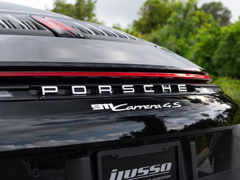 Used 2026 Porsche 911 Carrera 4S AWD/4WD image 18