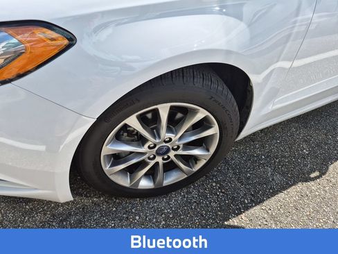 Used 2017 Ford Fusion SE w/ Fusion SE Technology Package FWD image 6