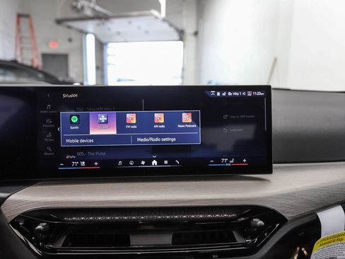 Used 2025 BMW 330i xDrive Sedan w/ Premium Package image 16