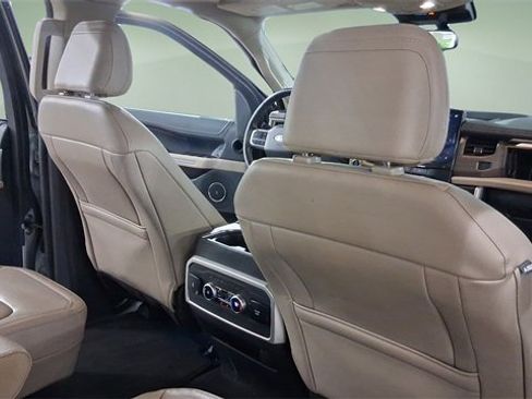 Used 2024 Ford Expedition Limited image 16