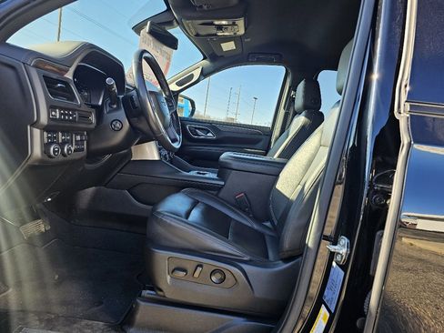 Used 2022 Chevrolet Suburban Z71 w/ Z71 Off-Road Package image 4