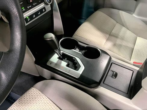 Used 2014 Toyota Camry LE FWD image 17