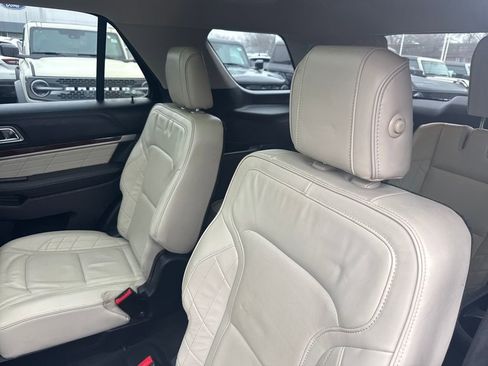 Used 2016 Ford Explorer Platinum image 38