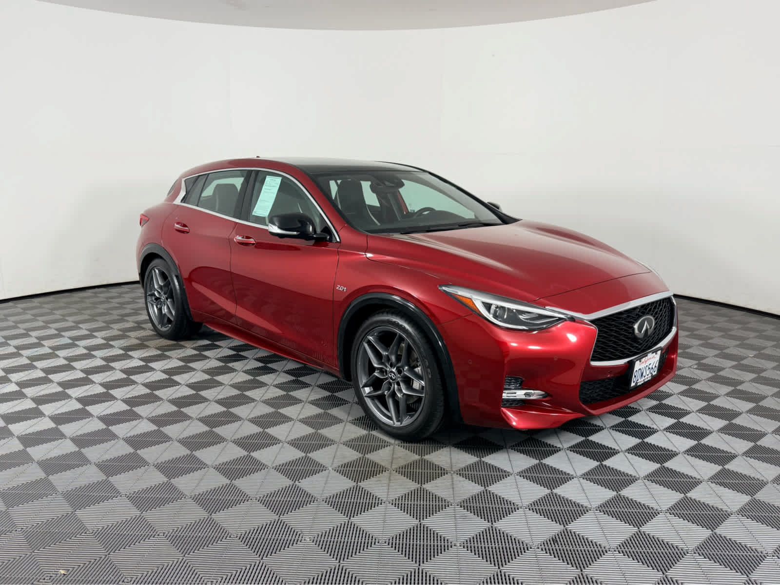 Used 2017 INFINITI QX30 Sport w/ Sport Leather Package FWD image 1