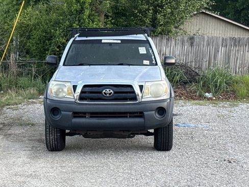 Used 2005 Toyota Tacoma PreRunner RWD image 2
