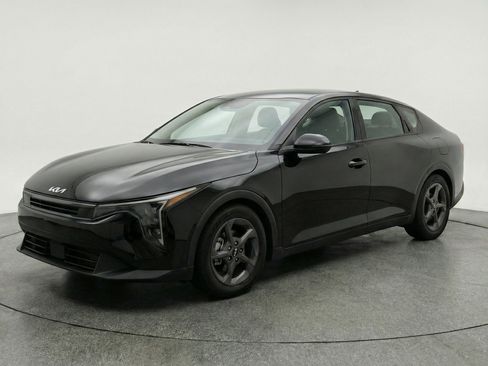 Used 2025 Kia K4 FWD image 3