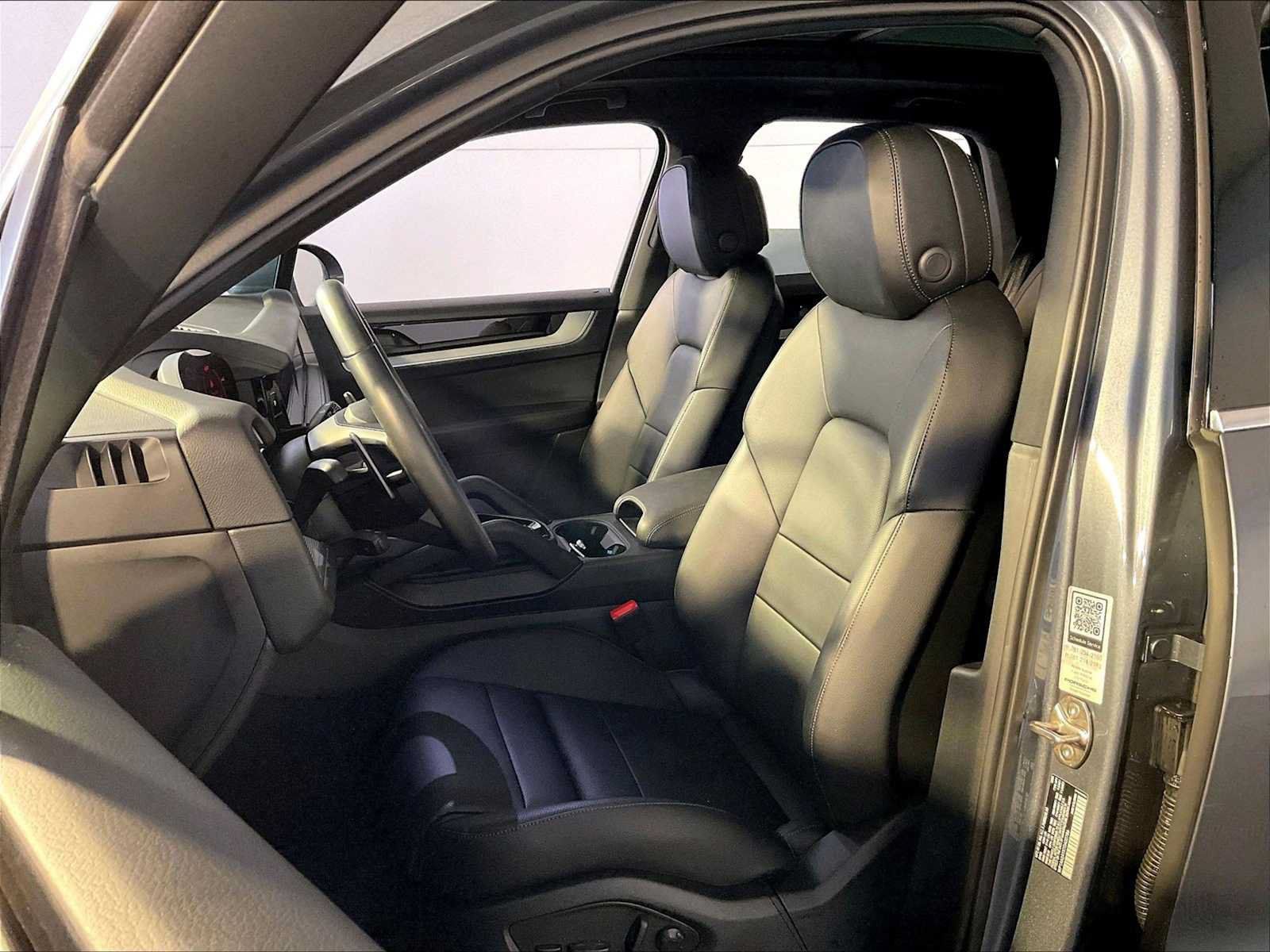 Certified 2026 Porsche Cayenne AWD/4WD image 5