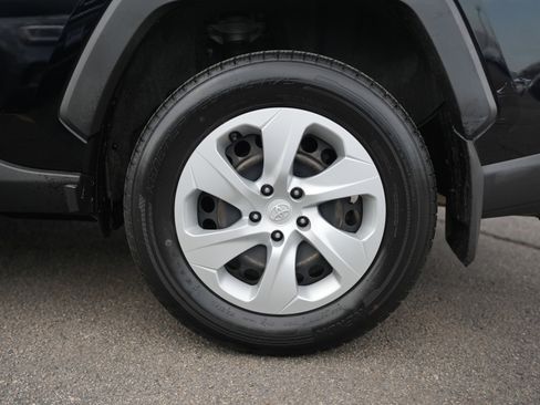 Used 2019 Toyota RAV4 LE image 11