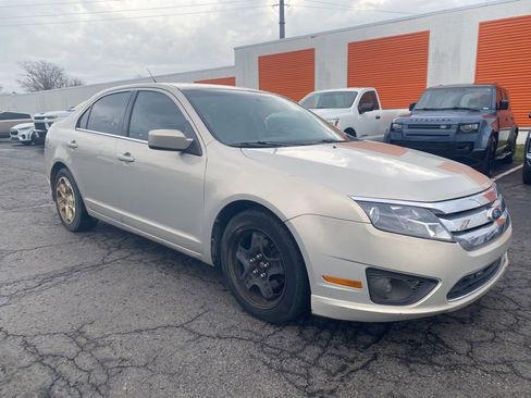 Used 2010 Ford Fusion SE image 3