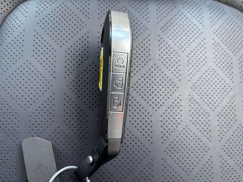 Used 2026 Kia Carnival FWD image 25