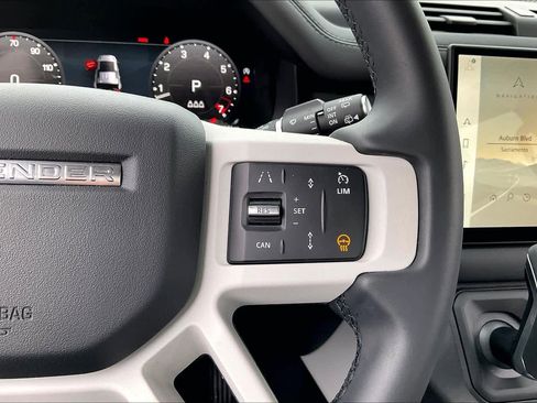 Used 2025 Land Rover Defender 110 S image 22