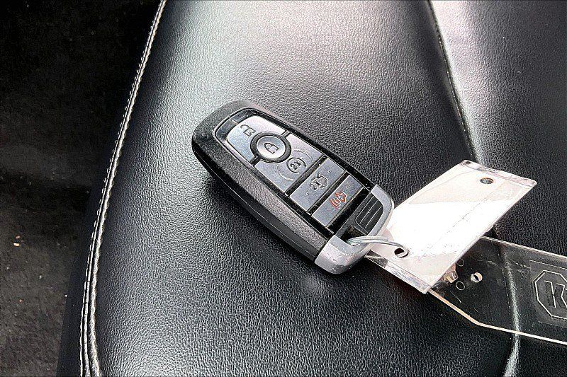 Used 2021 Ford Explorer XLT w/ Equipment Group 202A AWD/4WD image 8