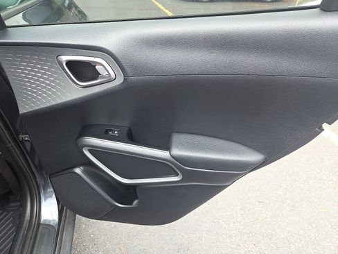 Used 2020 Kia Soul LX FWD image 19