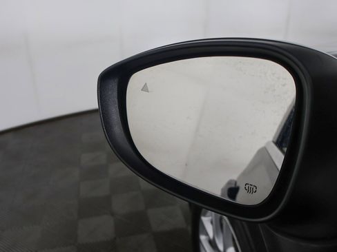 Used 2023 Chrysler Pacifica Touring-L image 33