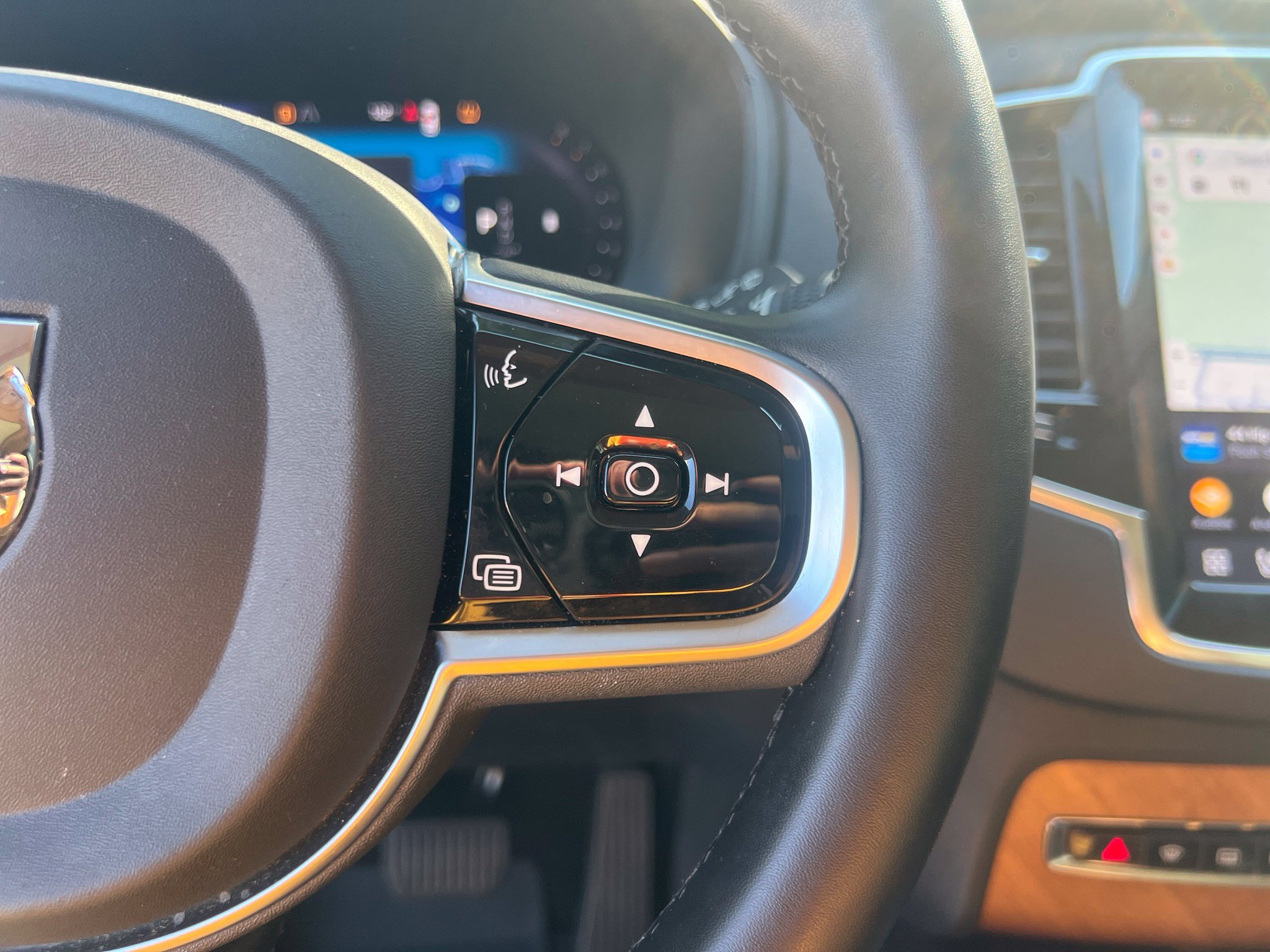 Used 2023 Volvo XC90 B5 Plus AWD/4WD image 19
