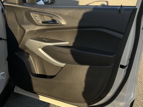 New 2026 Chevrolet Trax RS w/ Sunroof Package image 21