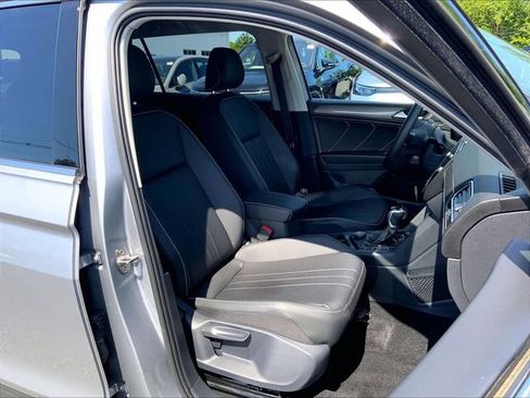 Used 2023 Volkswagen Tiguan SE AWD/4WD image 17