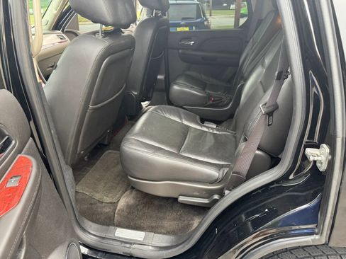 Used 2012 Cadillac Escalade AWD image 19