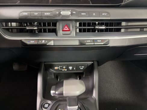 Used 2025 Kia K4 EX image 32