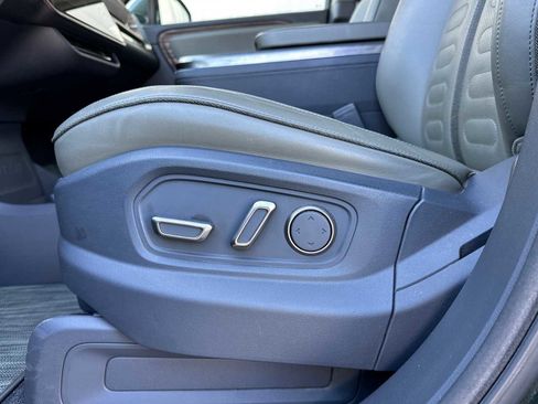 Used 2022 Rivian R1T Adventure image 13