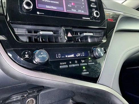 Used 2024 Toyota Camry SE w/ Convenience Package FWD image 30