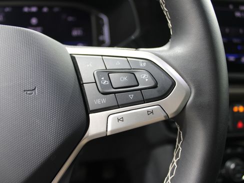 Used 2024 Volkswagen Taos SEL image 11