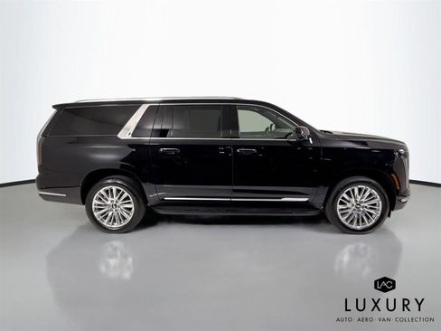 Used 2025 Cadillac Escalade ESV Premium Luxury image 5