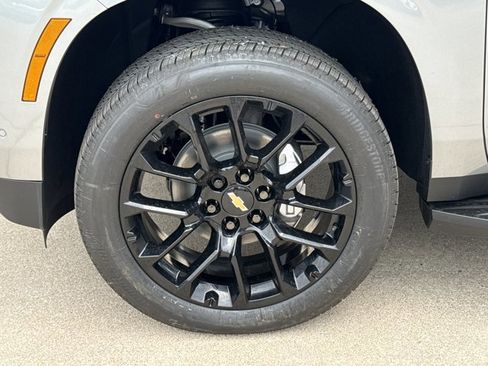 New 2026 Chevrolet Suburban Premier AWD/4WD image 18