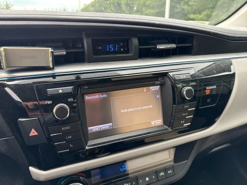 Used 2015 Toyota Corolla LE FWD image 11