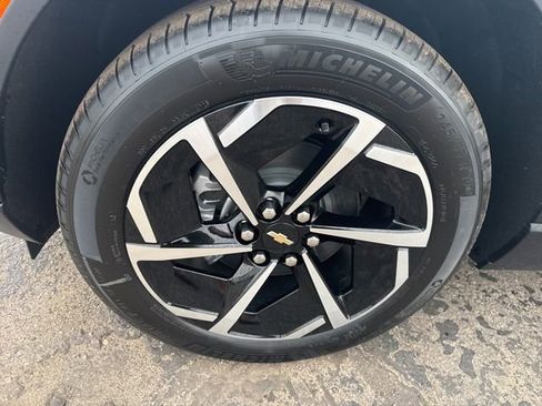 New 2026 Chevrolet Equinox EV LT FWD image 9