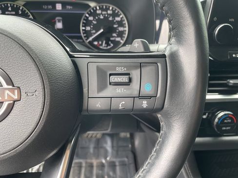 Used 2023 Nissan Pathfinder SL w/ Lighting Package (N92) FWD image 21