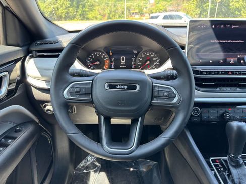 Used 2025 Jeep Compass Limited AWD/4WD image 30