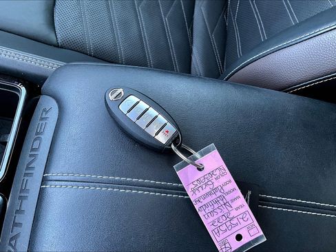 Used 2022 Nissan Pathfinder Platinum w/ Cargo Package image 10