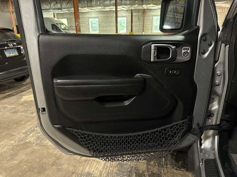 Used 2018 Jeep Wrangler Unlimited Sport S AWD/4WD image 29