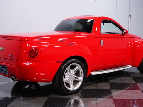 Used 2005 Chevrolet SSR image 12