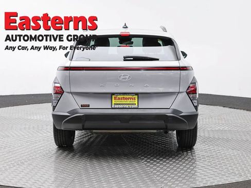 Used 2025 Hyundai Kona SEL FWD image 6