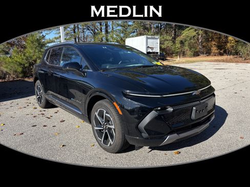 Used 2025 Chevrolet Equinox EV LT image 1