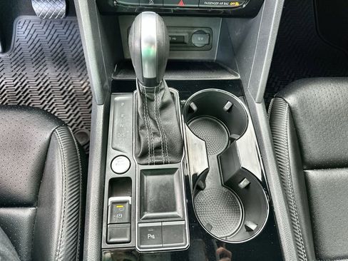 Used 2022 Volkswagen Atlas Cross Sport SE image 16