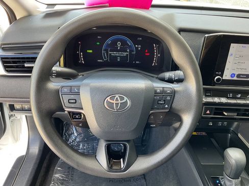 Used 2025 Toyota Camry LE FWD image 17
