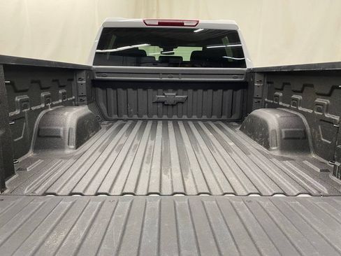 Used 2025 Chevrolet Silverado 1500 LT Trail Boss w/ Dark Appearance Package AWD/4WD image 8