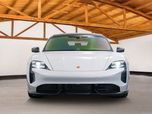 Used 2022 Porsche Taycan Turbo S image 8