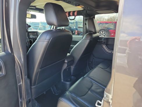 Used 2018 Jeep Wrangler Unlimited Sahara image 12