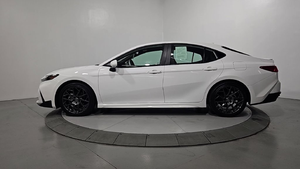 Used 2025 Toyota Camry SE FWD image 2