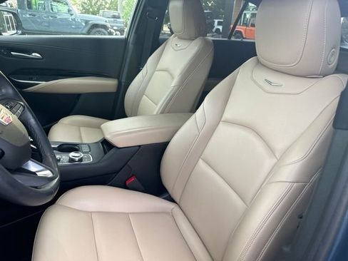 Used 2024 Cadillac XT4 Luxury w/ Cold Weather Package FWD image 13