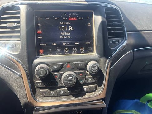 Used 2017 Jeep Grand Cherokee Limited AWD/4WD image 14